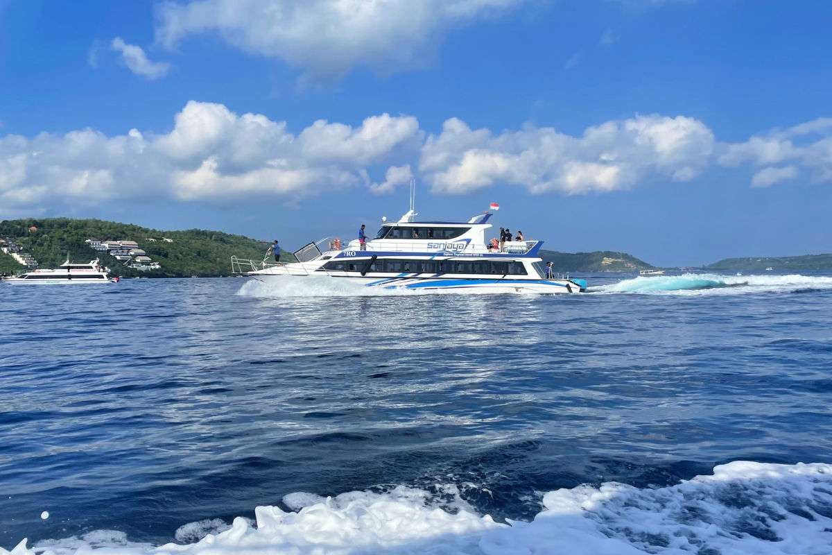 Fast Boat in Bali On Ocean.jpg