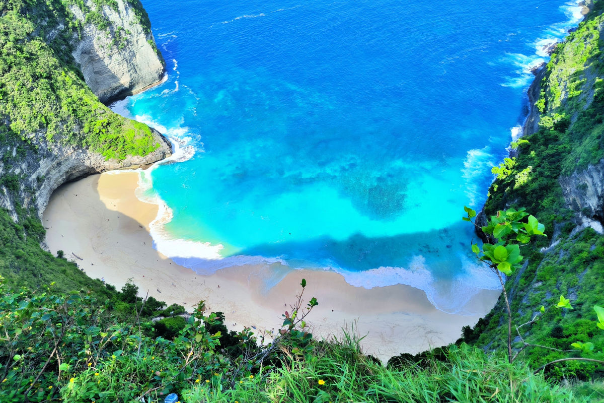 View of Kelingking Beach in Bali Nusa Penida.jpg