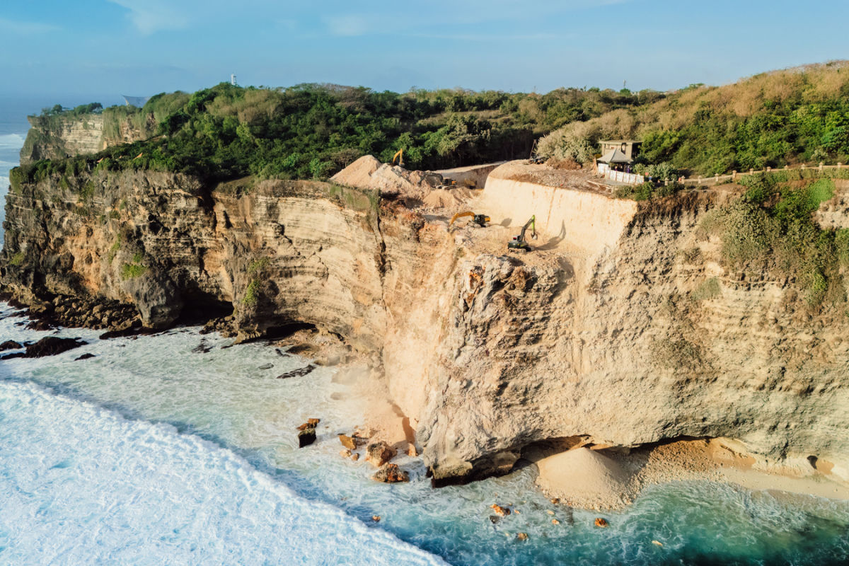 Uluwatu Cliff Sea Wall Project Bali