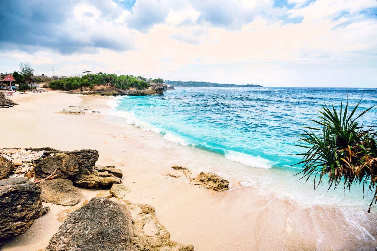 Beach on Nusa Lembongan Bali.jpg