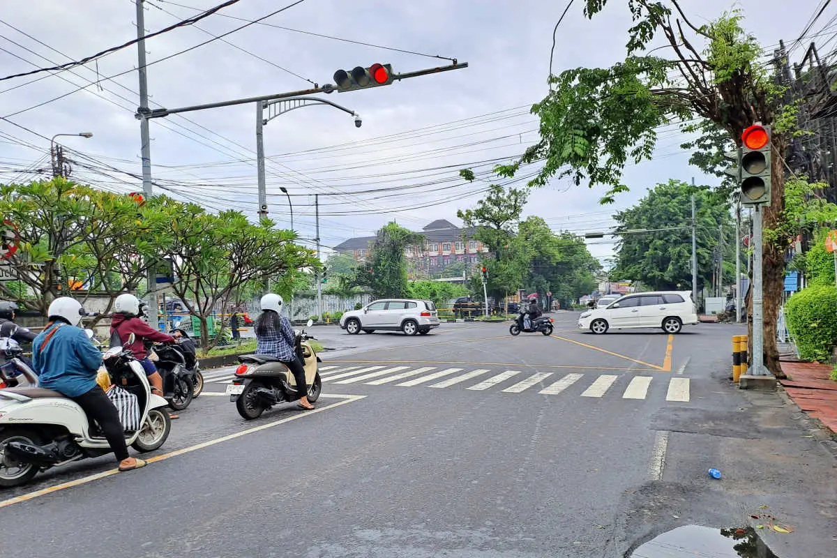 Road in Denpasar Bali.jpg