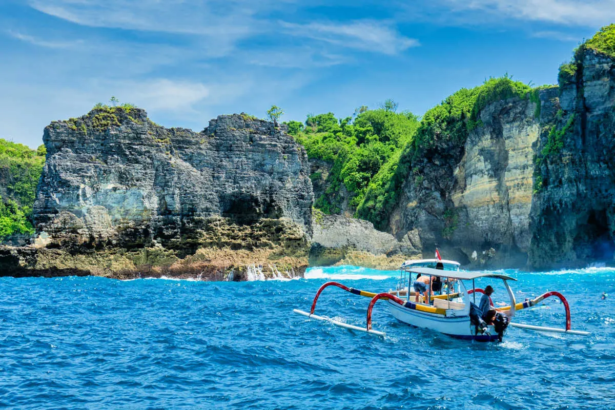 Jukung Boat Off Nusa Penida.jpg