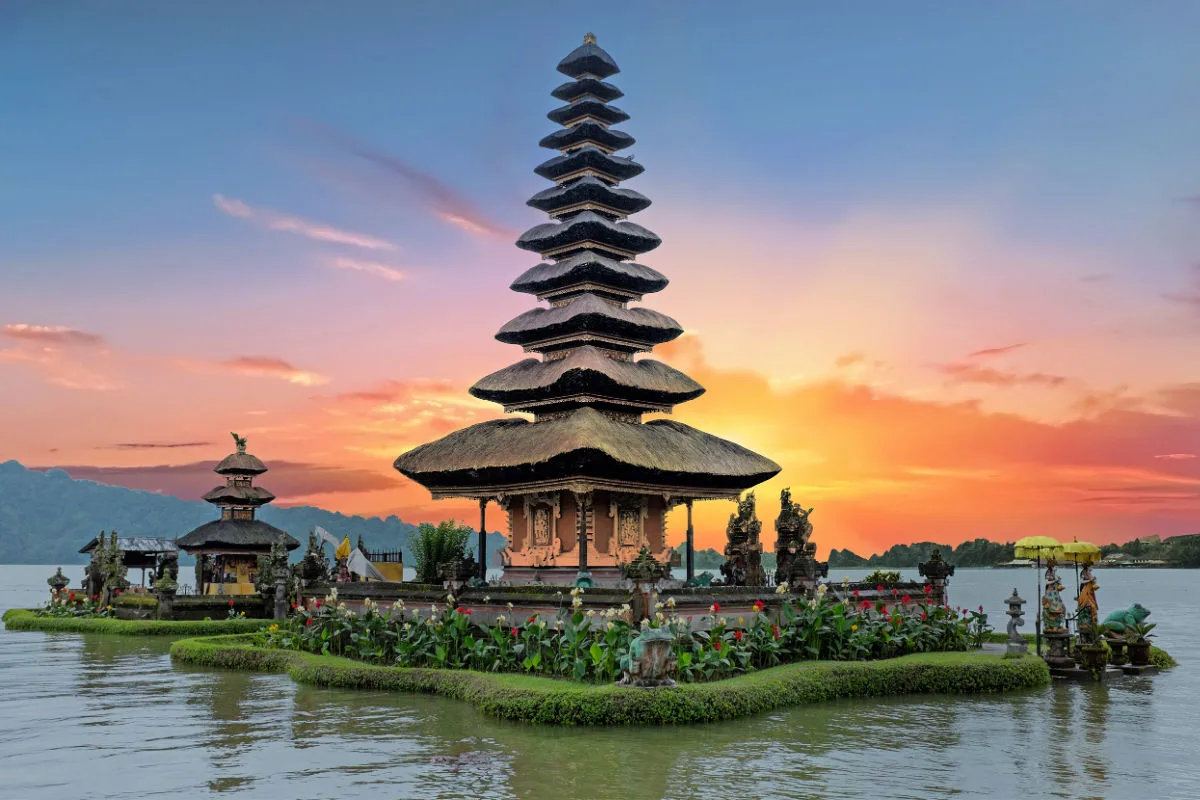 Ulun Danu Beratan Temple at Sunset in Bali.jpg
