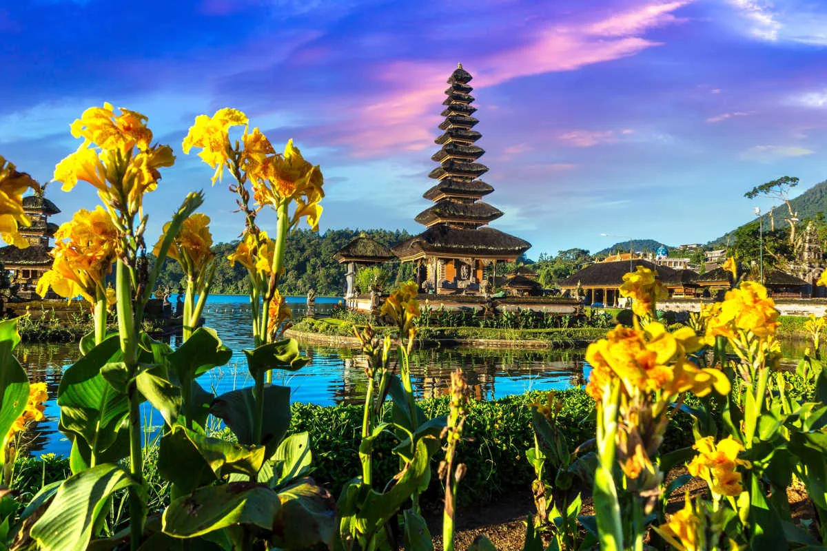 Pura Ulun Danau Beratan Bali.jpg