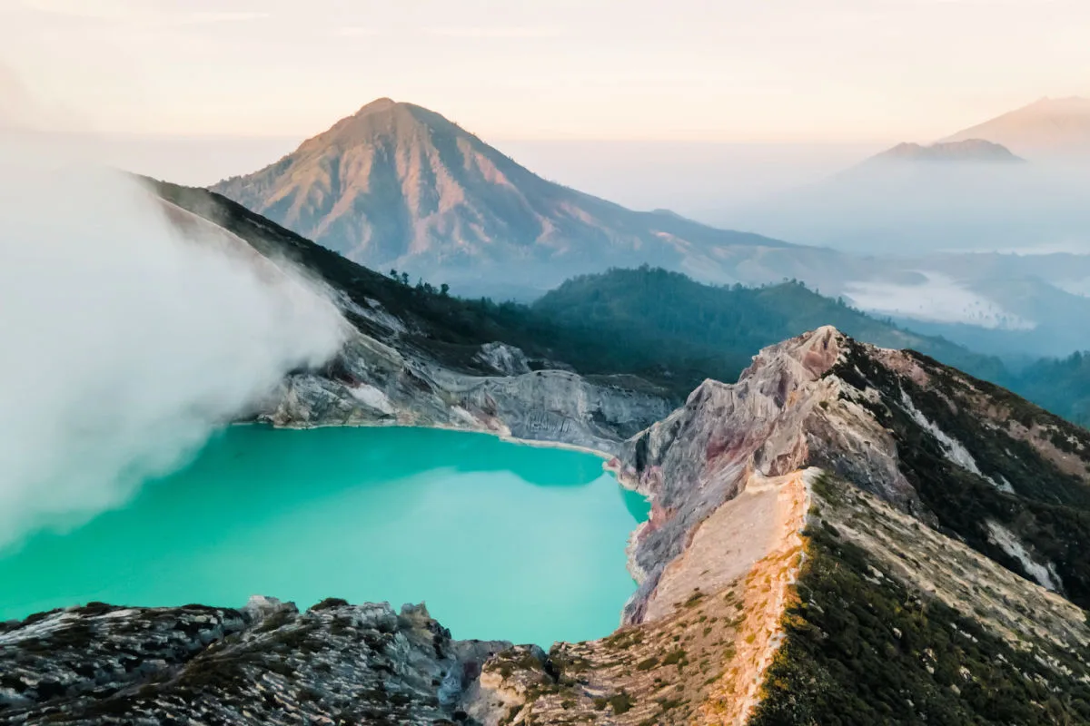 Mount Ijen in East Java.jpg