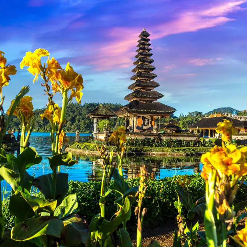 Pura Ulun Danau Beratan Bali.jpg
