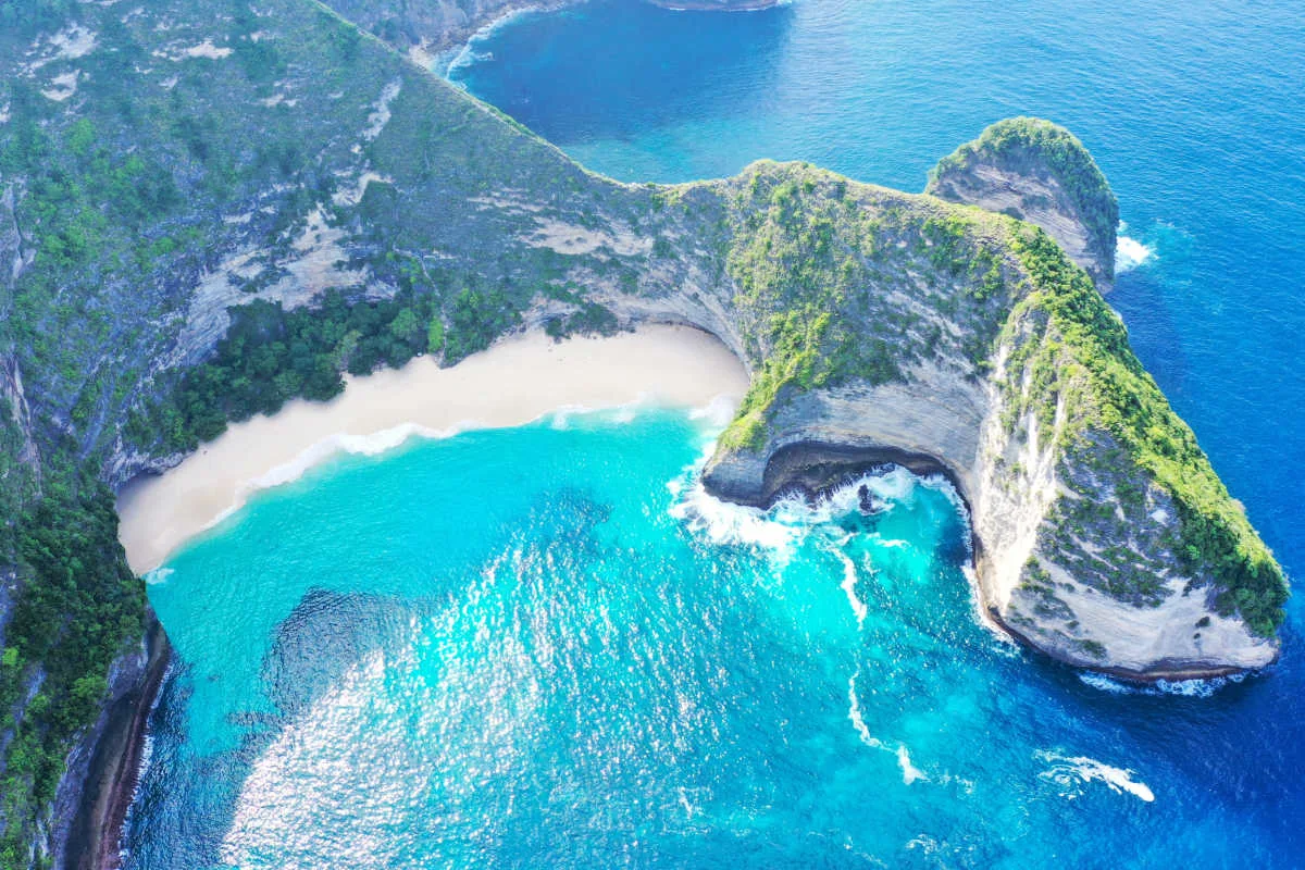 View of Kelingking Beach in Nusa Pendia Bali.jpg