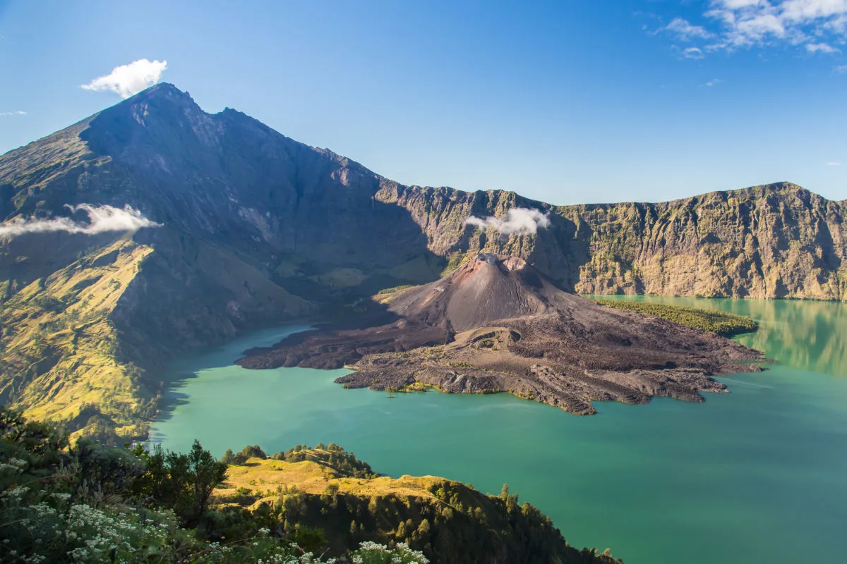 View of Mount Rinjani in Lombok.jpg
