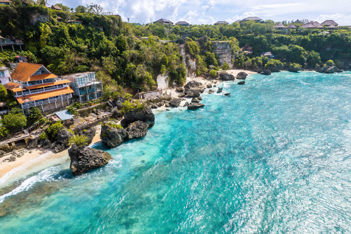 Bingin Beach in Uluwatu.jpg
