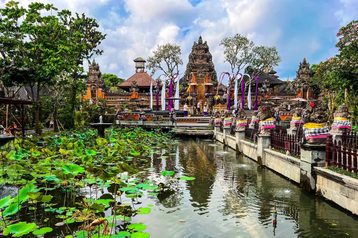 Pura Saraswati Temple In Ubud Bali.jpg