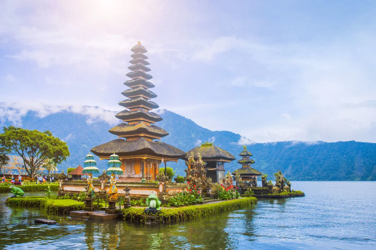 Ulun Danu Beratan Temple.jpg