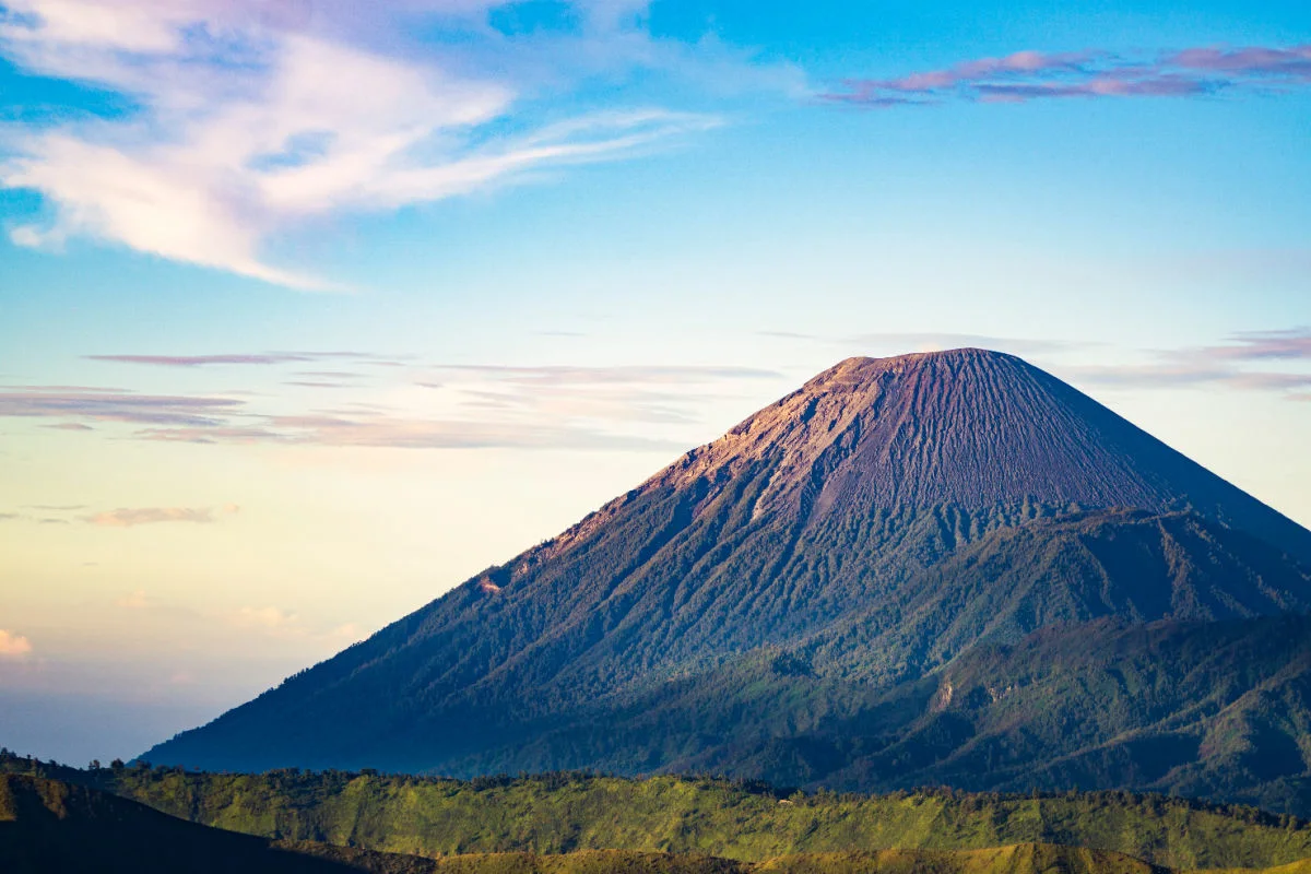 Mount Semeru in East Java.jpg