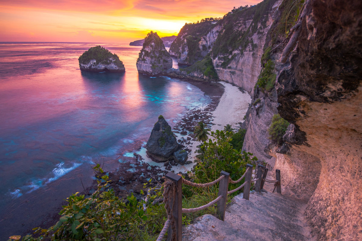 Sunset View at Nusa Penida Diamond Beach.jpg