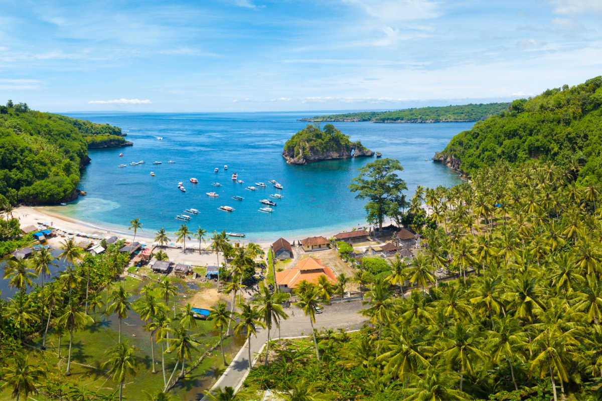 View of Crystal Bay in Nusa Penida.jpg