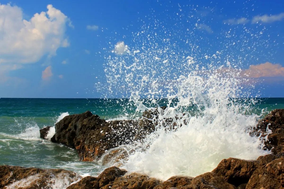 HIgh Waves Hit Rock Tidal Flooding in Bali.jpg