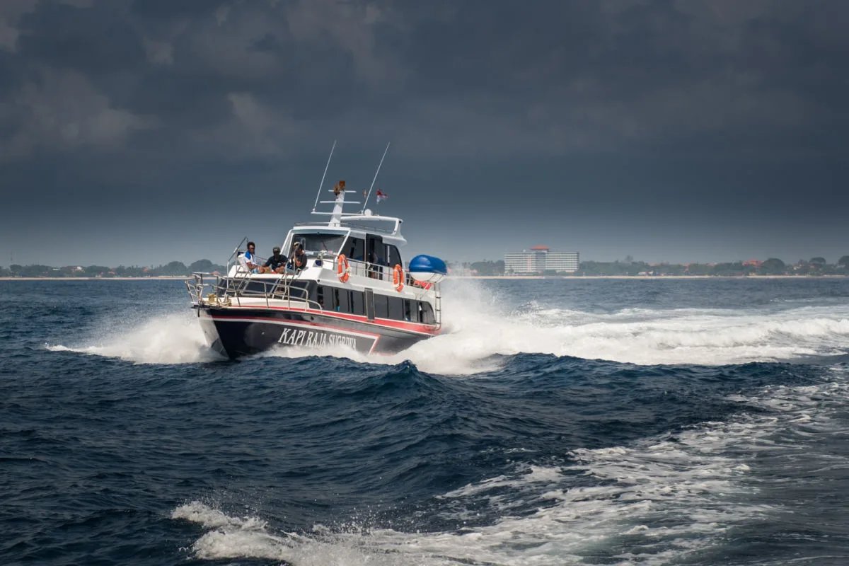 Fast Boat Departs From Sanur in Bali.jpg