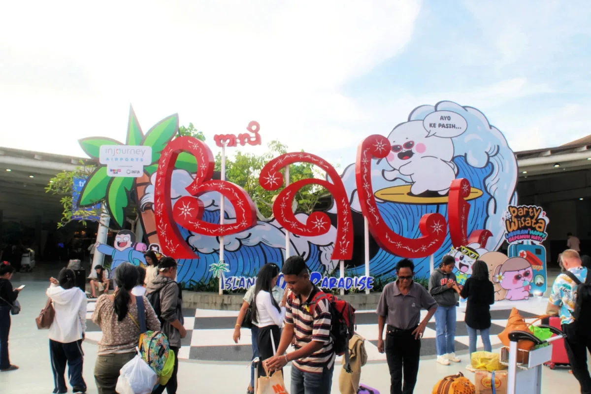 Bali Sign Outside Domestic Airport Terminal.jpg
