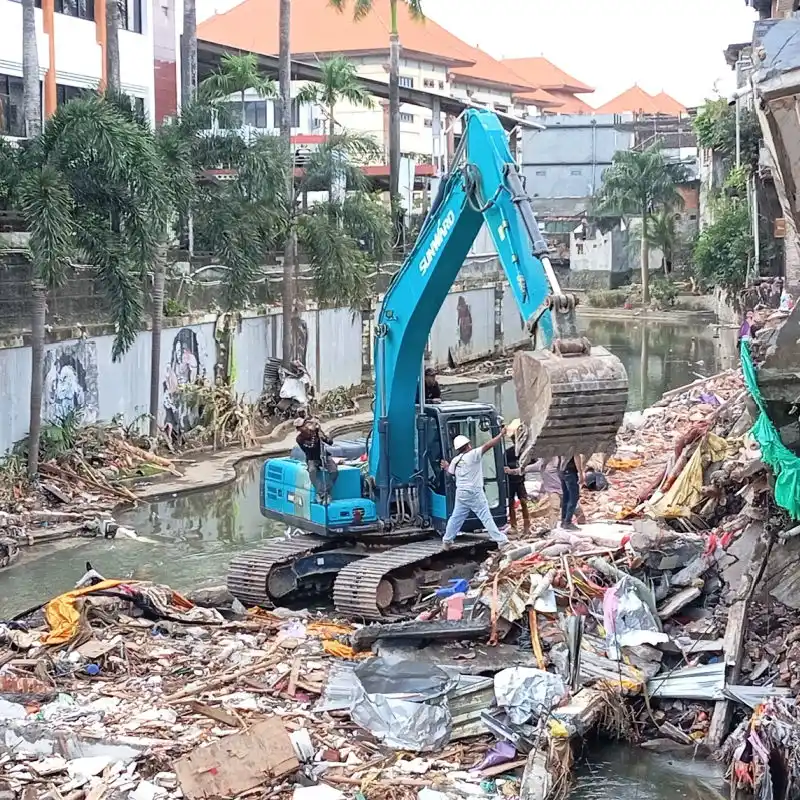 Digger Clears Up Flooding Debris in Bali