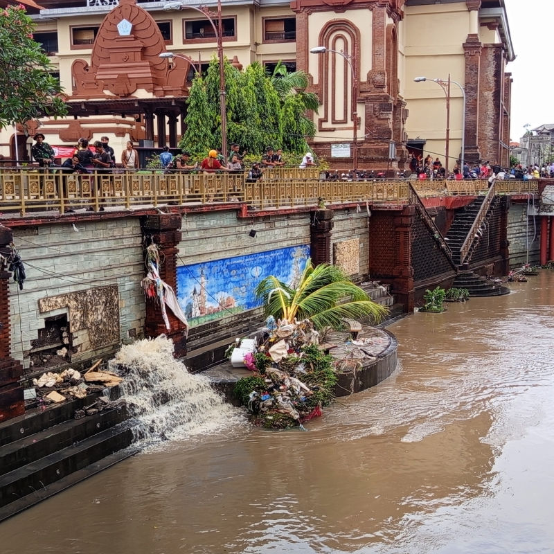 Major Flooding Outside Market in Denpasar Bali