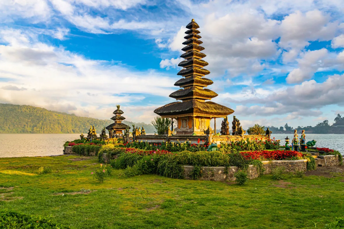 Pura Ulun Danu Beratan in Bedugul Bali.jpg