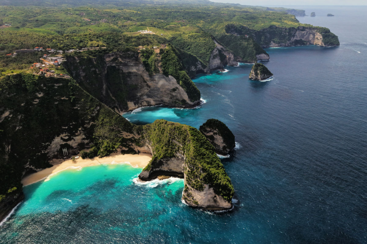 Bali Tourism Leaders Call For Contentious Cliffside Elevator Project To Be Restarted 