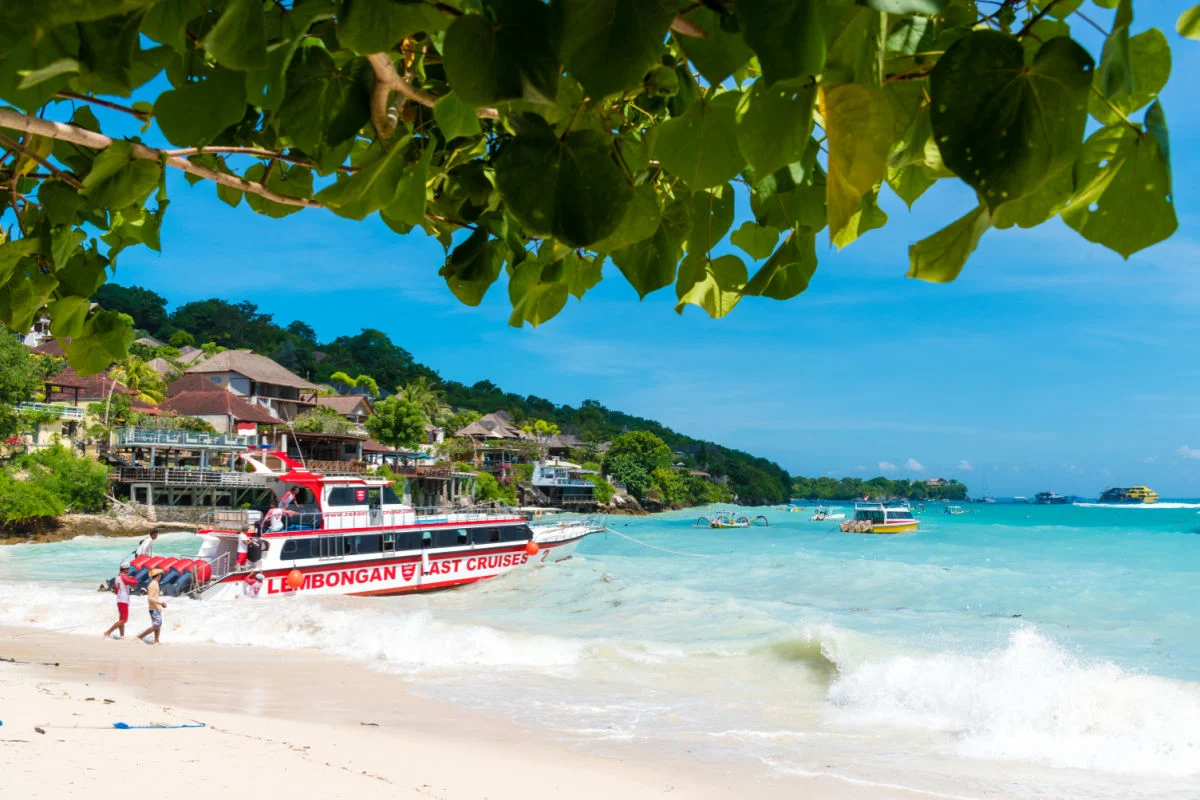 View of Nusa Lembongan.jpg