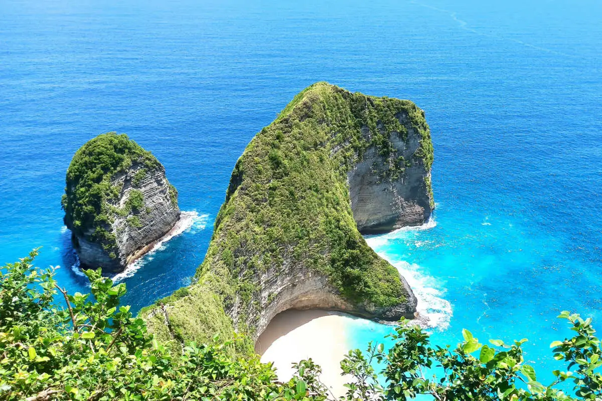 View of Kelingking Beach in Nusa Penida Bali.jpg