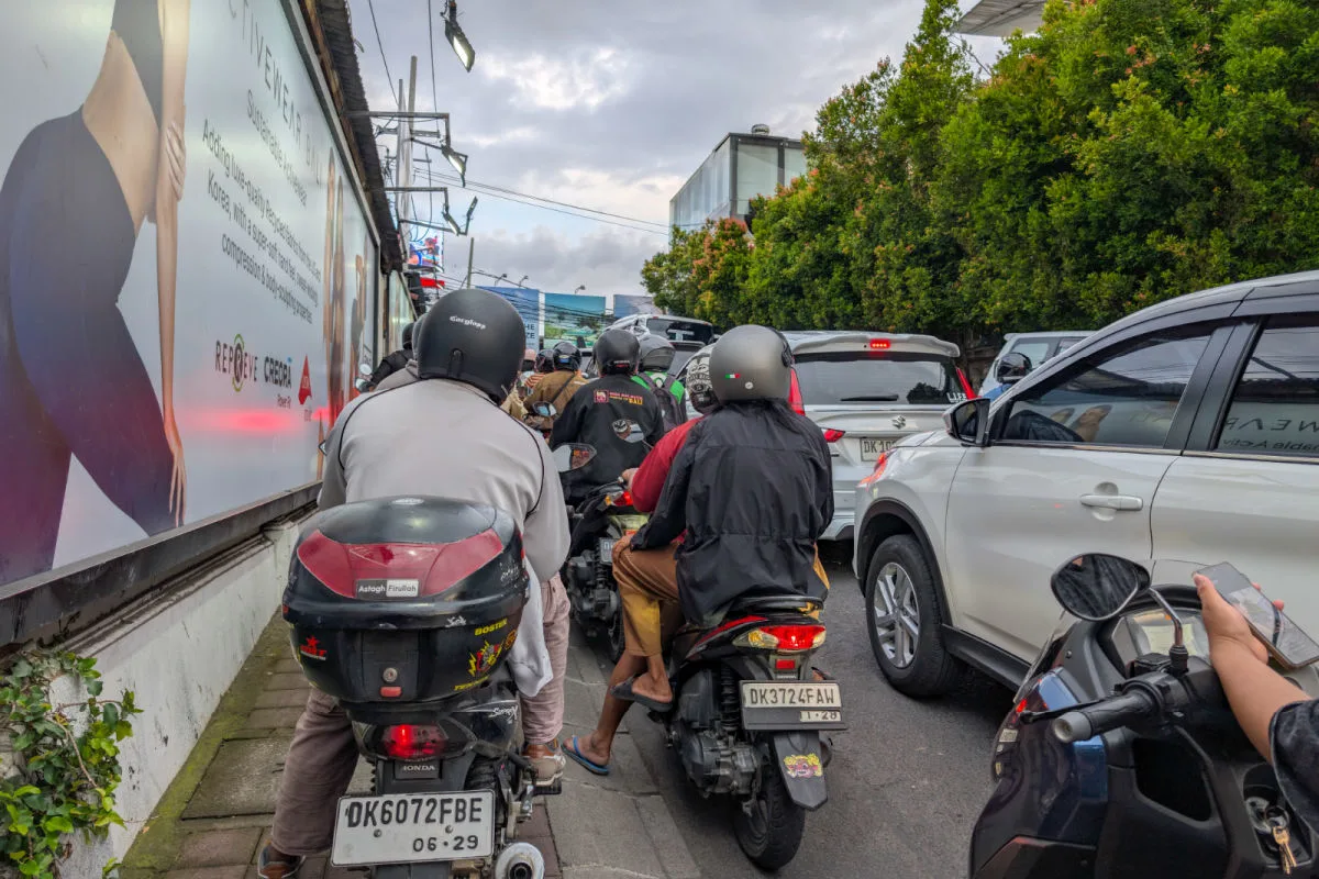 Traffic in Central Bali.jpg