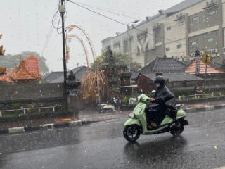 Bali Tourist Killed As Rainy Season Floods Hit Top Tourism Resorts