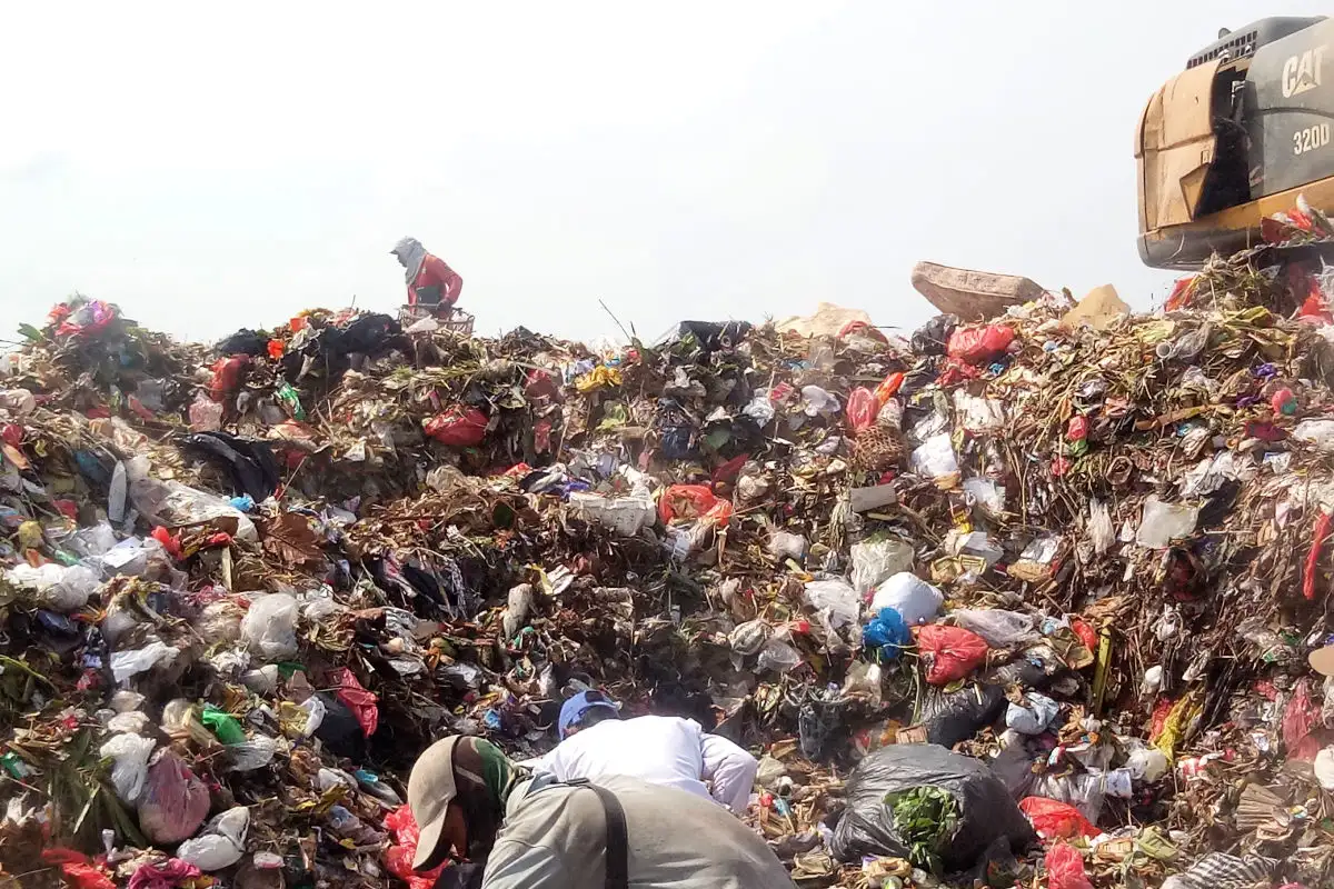 View of Suwung TPA Open Landfill.jpg