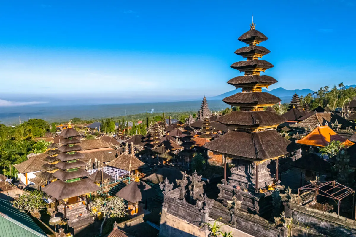 Pura Besakih in Bali.jpg