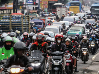 Bali’s Road Remain Busy As Festive Season Tourists Travel Home
