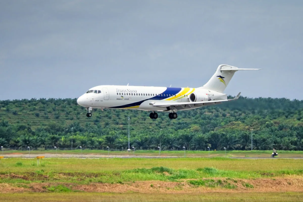 TransNusa Plane Landing at Airport.jpg