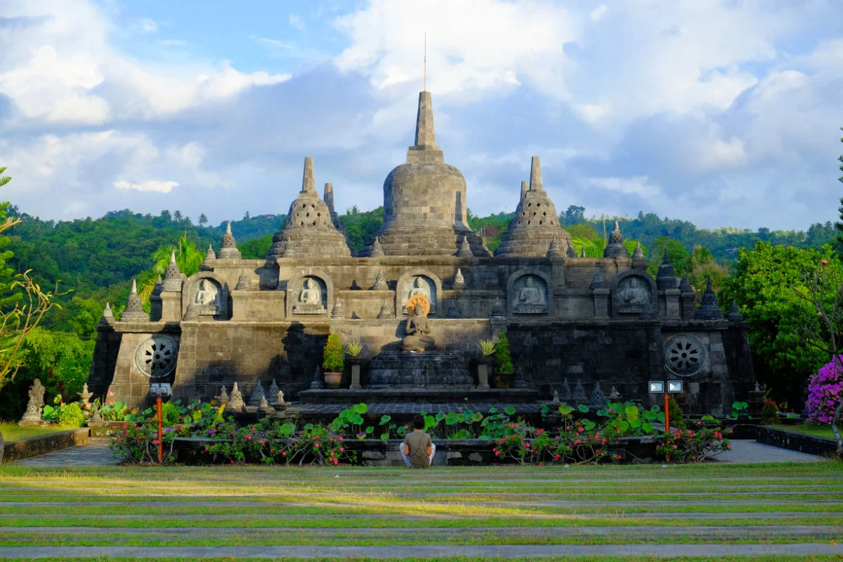 Buddhist Temple Brahmavihara Arama in North Bali.jpg