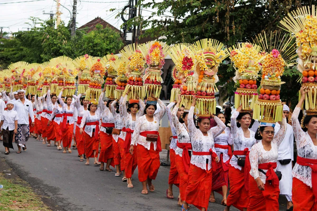 Balinese Women in Cultural Parade.jpg