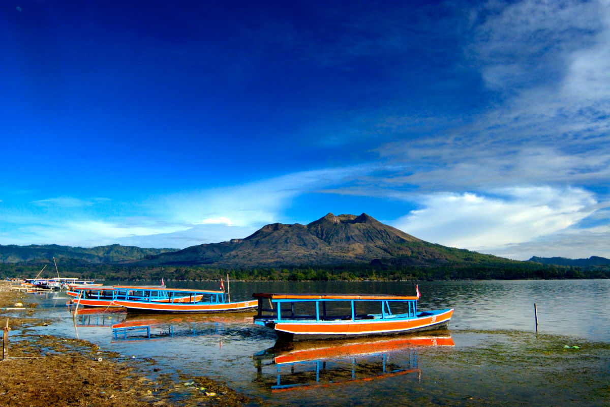 View of Lake Batur in Kintanani.jpg