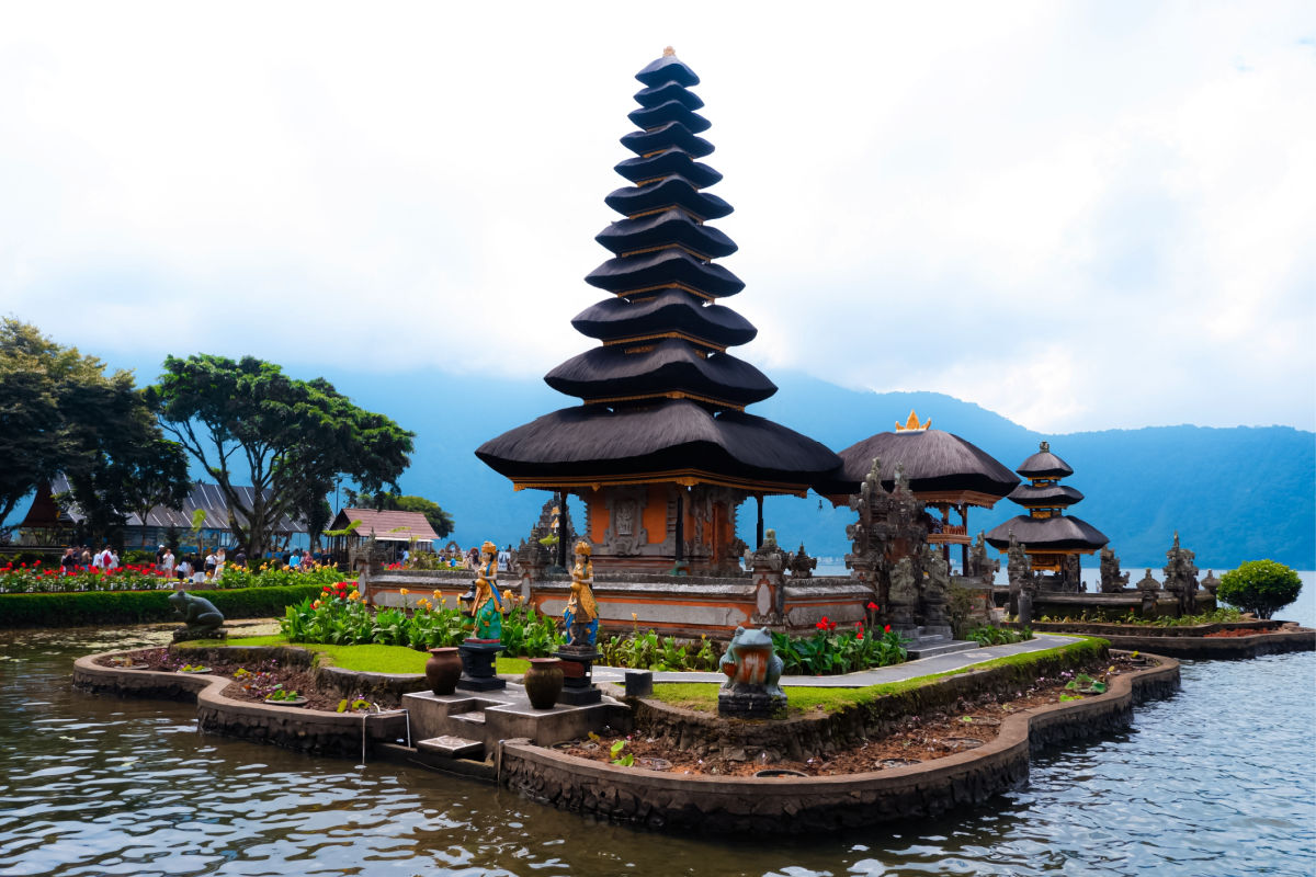 Ulun Danu Beratan Temple.jpg