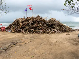 Intensive Beach Clean Up Efforts Carried Out Daily At Bali&rsquo;s Top Tourist Destinations
