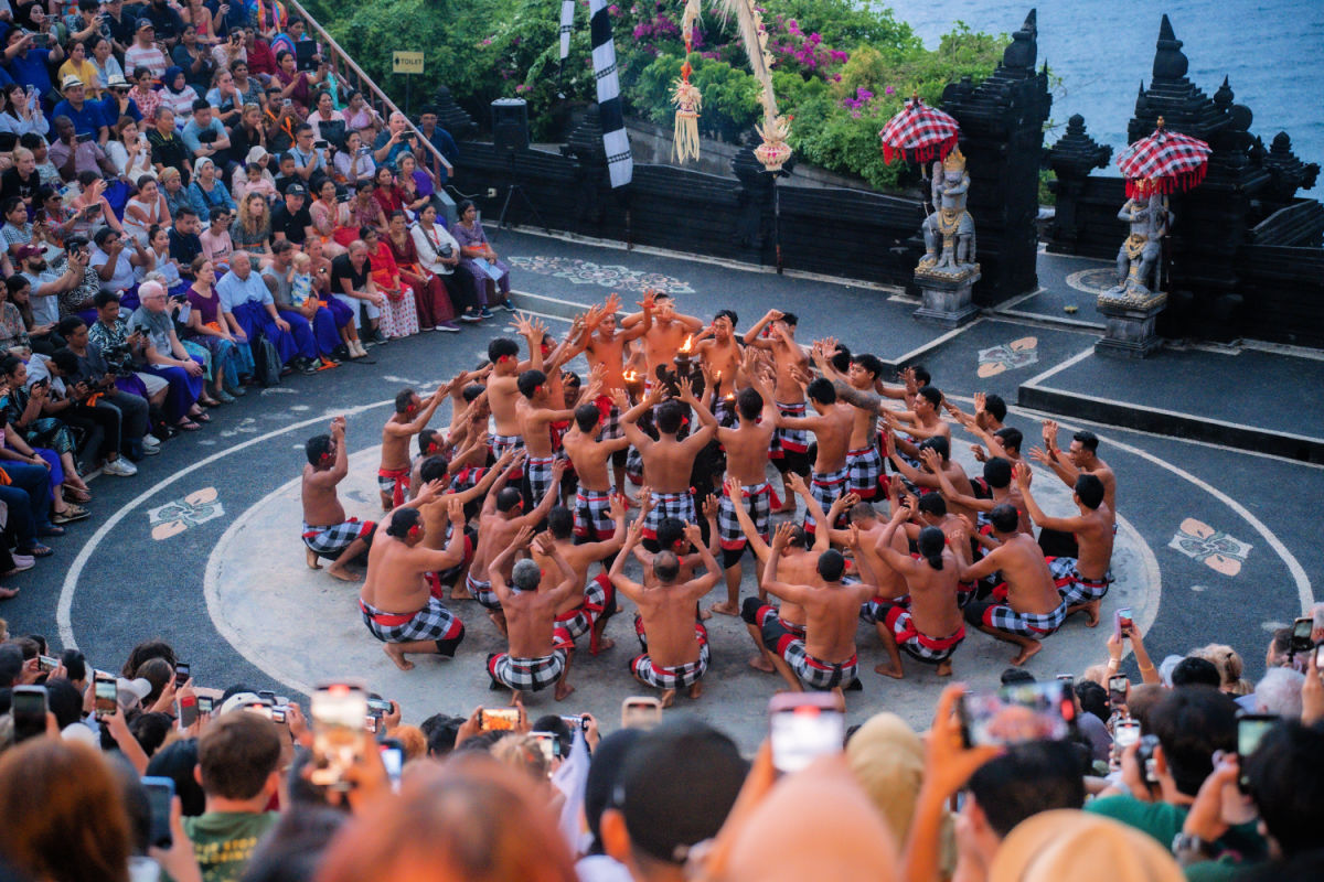 Kecak at Uluwatu Temple in Bali.jpg
