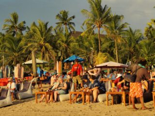 Bali&rsquo;s Dry Season Bring Summer Heat And Sunburn Risks To Tourists