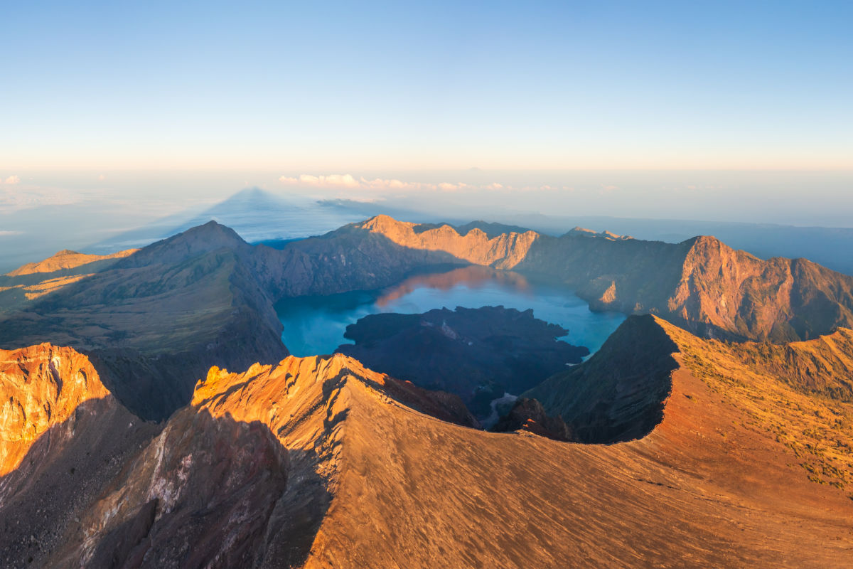 View of Mount Rinjani in Lombok.jpg