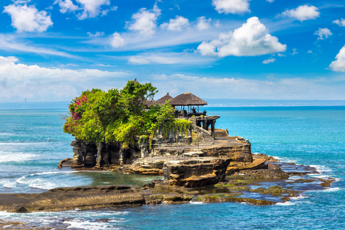 Tanah Lot Temple in Tabanan Regency in Bali.jpg