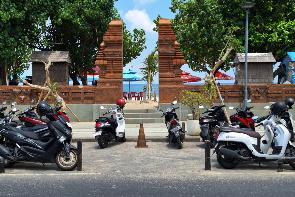 Kuta Beach Gate in Bali.jpg