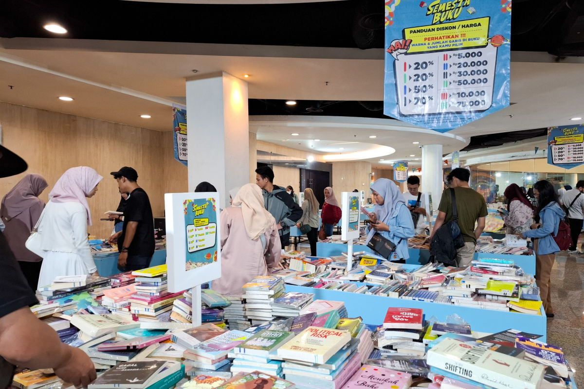 View of Book Sale in Bali Mall.jpg