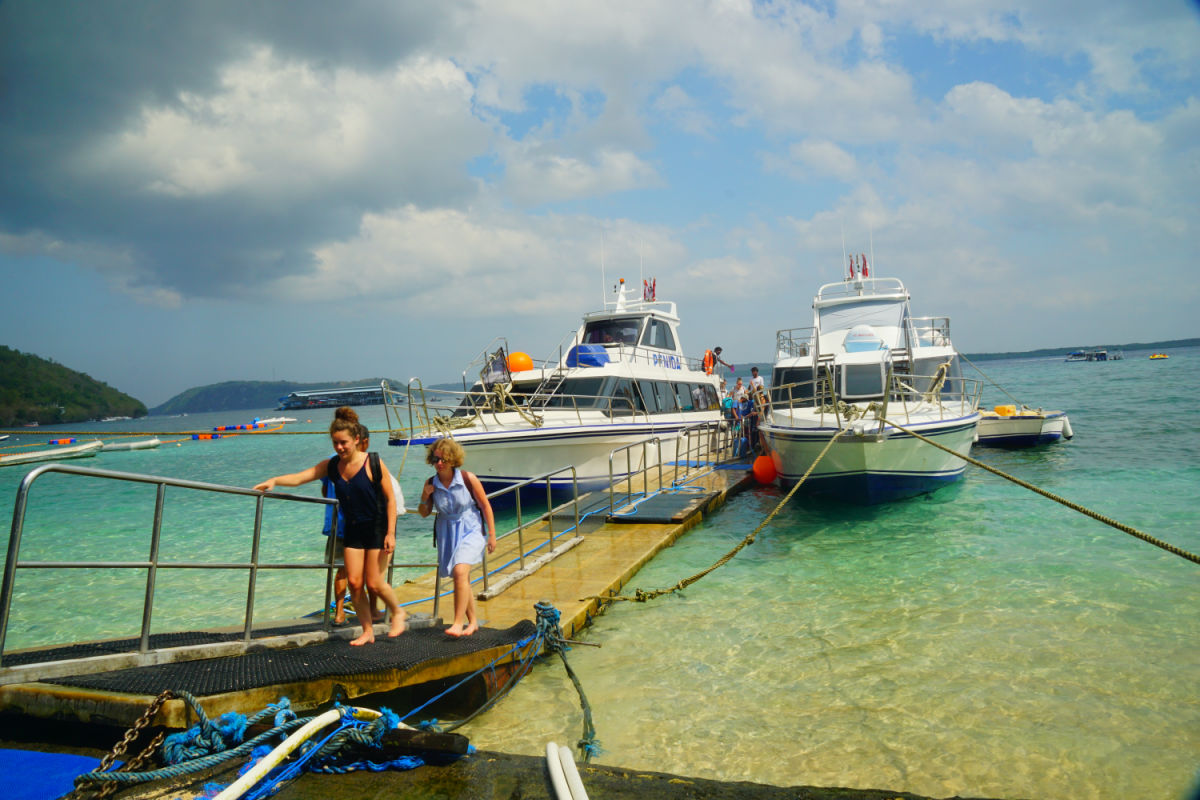 Fast Boat in Nusa Pendia.jpg