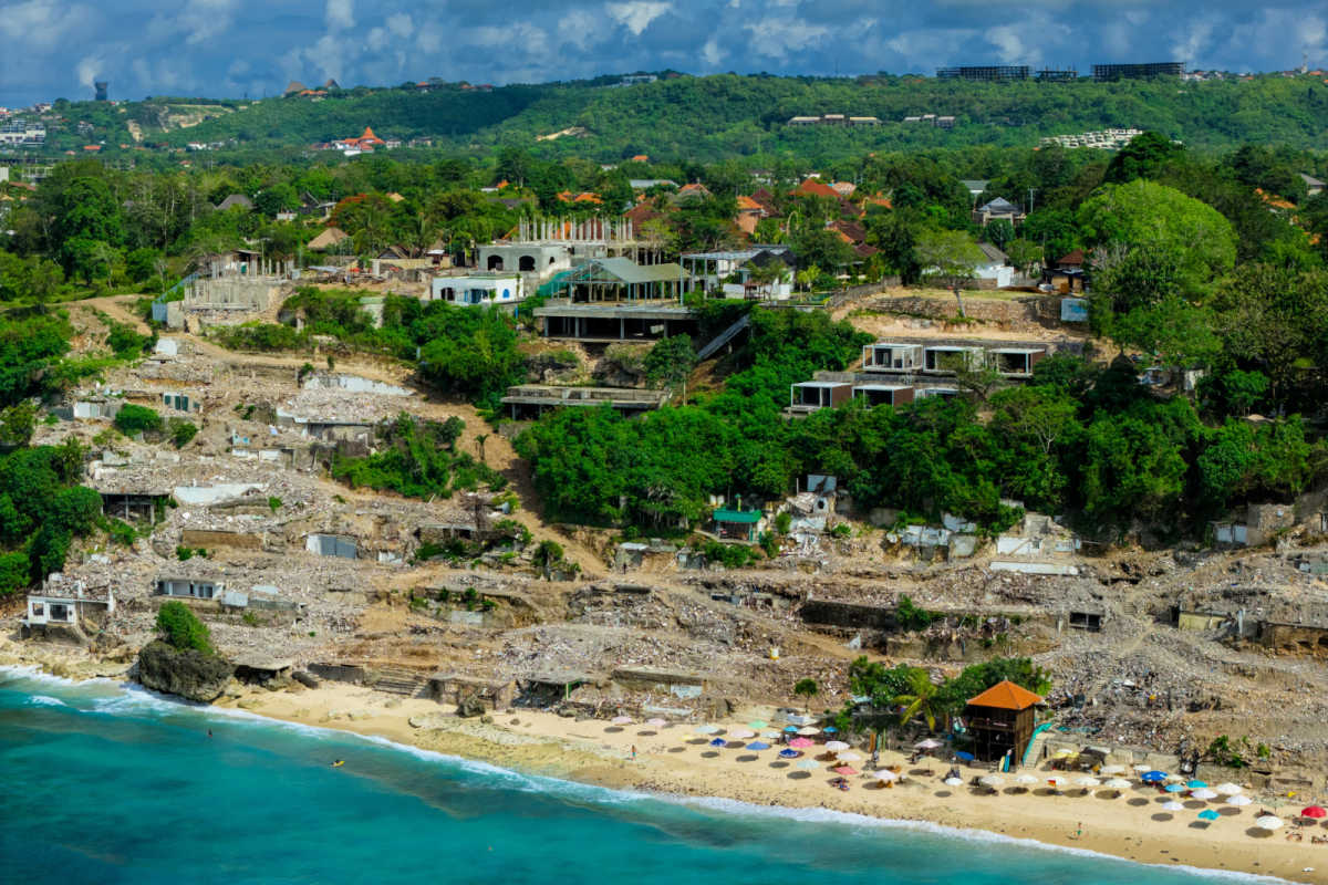 Bingin Beach in Bali After The Demolition.jpg