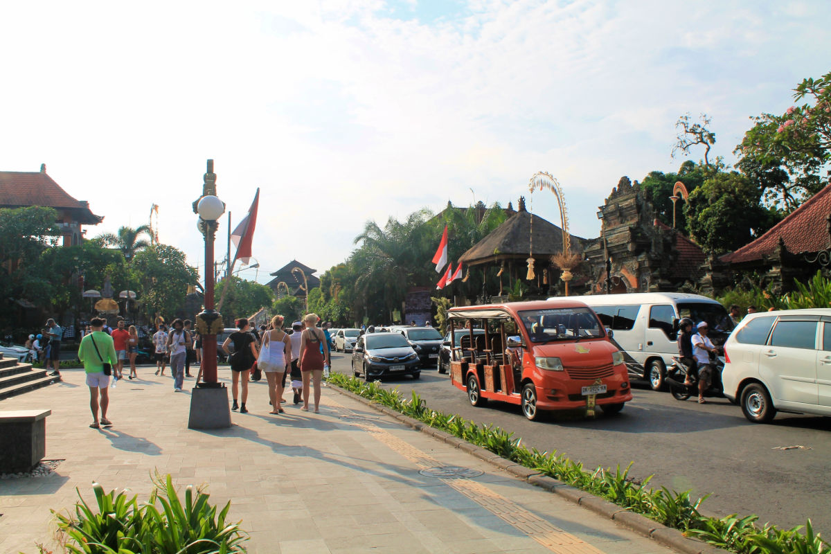 View of Sidewalk By Ubud Art Market Ubud Palace Jalan Raya Ubud in Bali.jpg